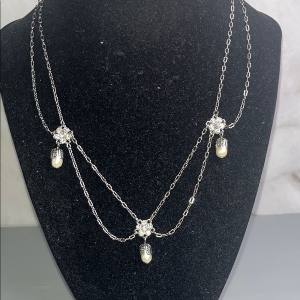 Victorian style Silver Necklace with pearls & rhinestones